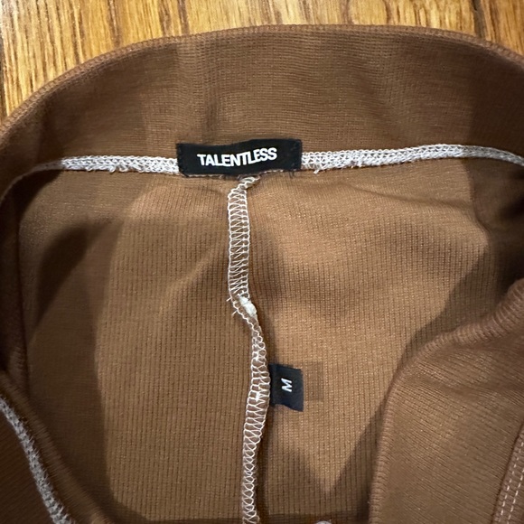 TALENTLESS Women's Tan Ribbed 6inch Bike Shorts - Picture 3 of 4